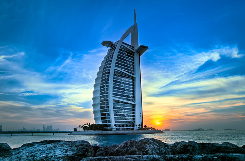 Khách sạn 7 sao ở Dubai, mang tên Burj Al Arab, không chỉ là niềm tự hào của Dubai mà còn đại diện cho toàn thể UAE.