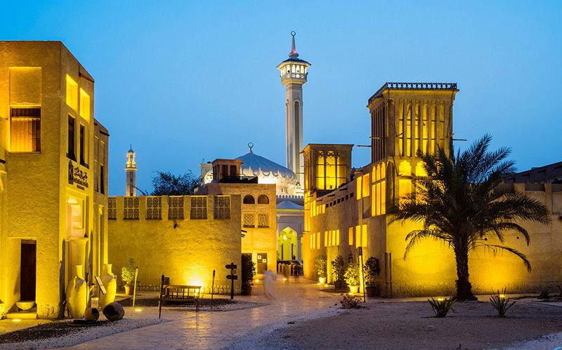 Làng di sản Abu Dhabi (Heritage Village Abu Dhabi) là nơi bạn có thể trải nghiệm lịch sử và cuộc sống của người Ả Rập xưa.