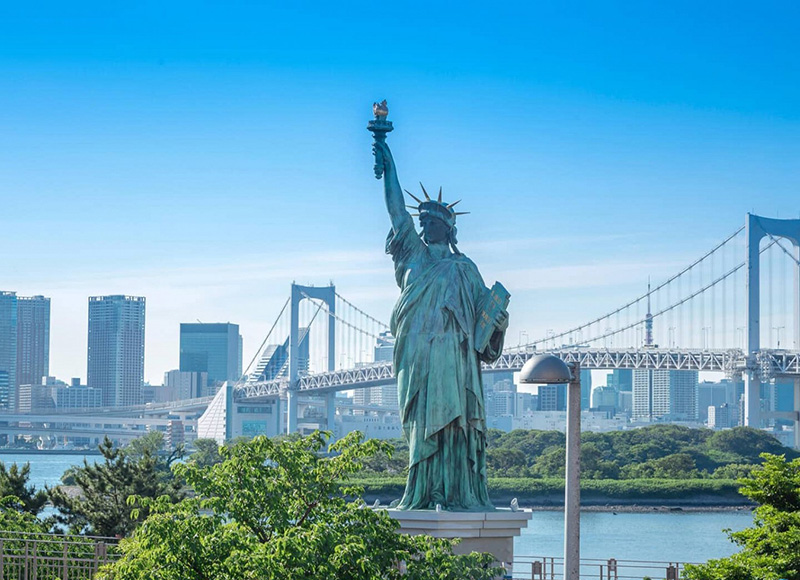 Đảo Odaiba là hòn đảo nhân tạo khá lớn của Nhật Bản nằm trong khu vực vịnh Tokyo được xây dựng năm 1850.