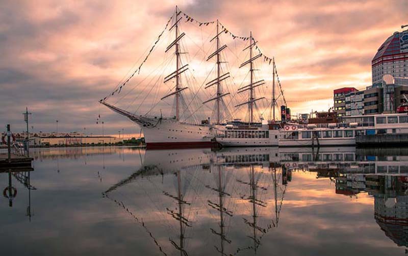 Cảng Gothenburg là cảng biển quan trọng bậc nhất tại Thụy Điển, có tầm quan trọng lớn lao về kinh tế và văn hóa.
