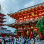 chùa Asakusa Kannon đặc biệt hấp dẫn đối với người Nhật đến cầu nguyện vào đêm giao thừa và ngày đầu năm mới.