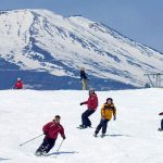 Khu trượt tuyết fujiten snow resort nổi tiếng cùng với cảnh sắc hùng vĩ cùng onsen thiên nhiên thu hút du khách.