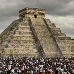 Kim tự tháp Kukulkan là một trong những công trình kiến trúc ấn tượng nhất ở Chichen Itza.