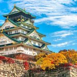 Lâu đài Osaka mang cảm giác cổ kính hoài niệm mà lãng mạn , biểu tượng của thành phố Osaka.