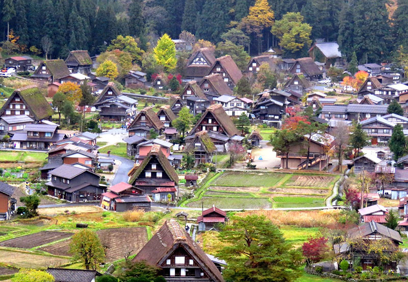 Ngôi làng cổ Shirakawago là Di sản thế giới được UNESCO công nhận tại Nhật Bản.