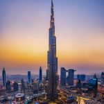 Tòa tháp Burj Khalifa là công trình nhân tạo cao nhất thế giới tính đến hiện tại, có vị trí tọa lạc tại thành phố Dubai giàu có.
