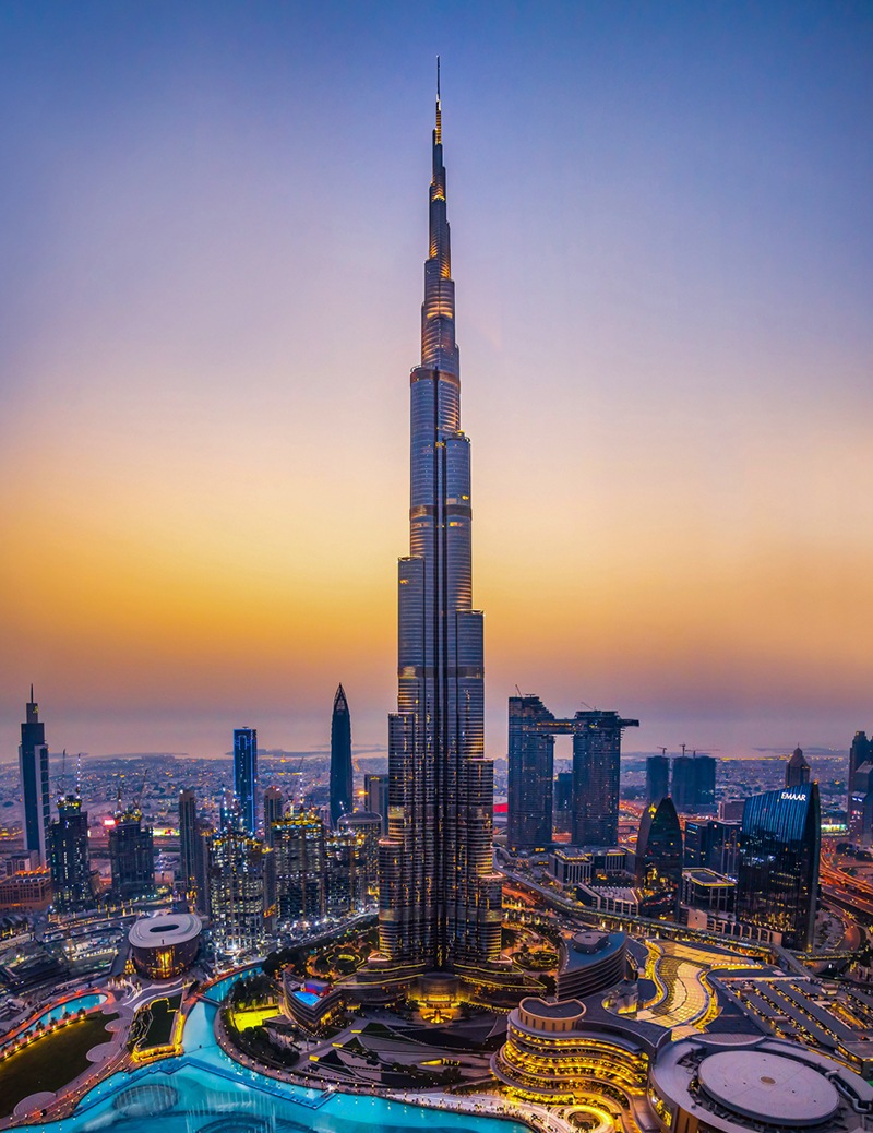 Tòa tháp Burj Khalifa là công trình nhân tạo cao nhất thế giới tính đến hiện tại, có vị trí tọa lạc tại thành phố Dubai giàu có.